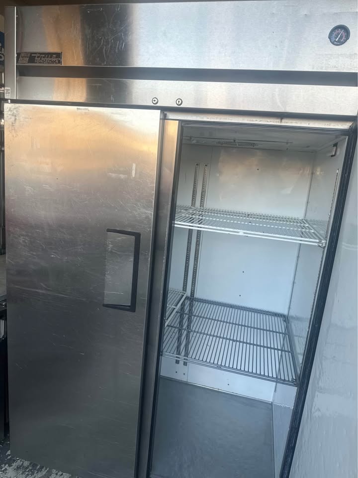 Commercial True Refrigerator